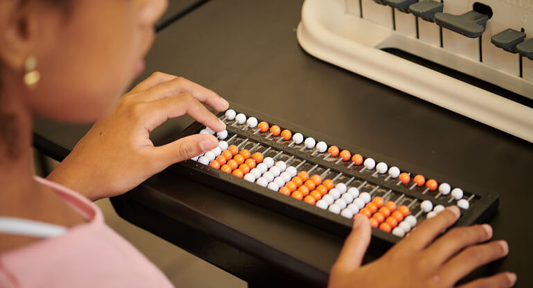 Child progressing through Soroban levels from beginner to advanced