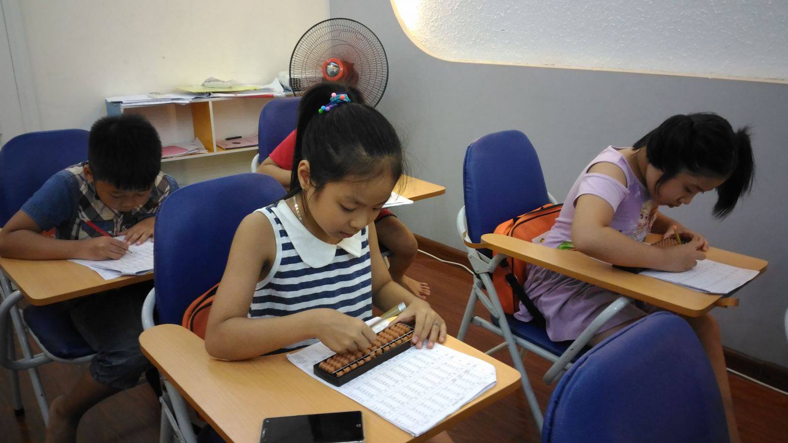 Progression from soroban to mental calculation